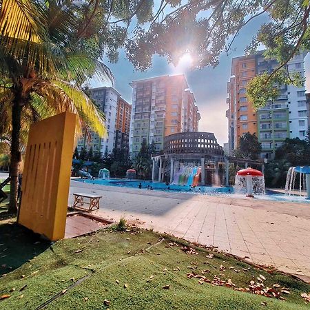 Melaka Top Largest Waterpark Resort - By Youbnb Homestay Melaka Bagian luar foto