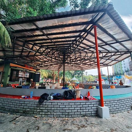Melaka Top Largest Waterpark Resort - By Youbnb Homestay Melaka Bagian luar foto