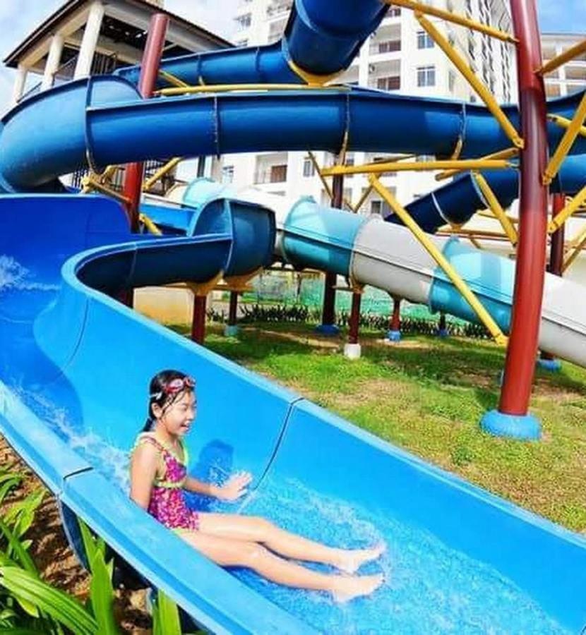 Melaka Top Largest Waterpark Resort - By Youbnb Homestay Melaka Bagian luar foto