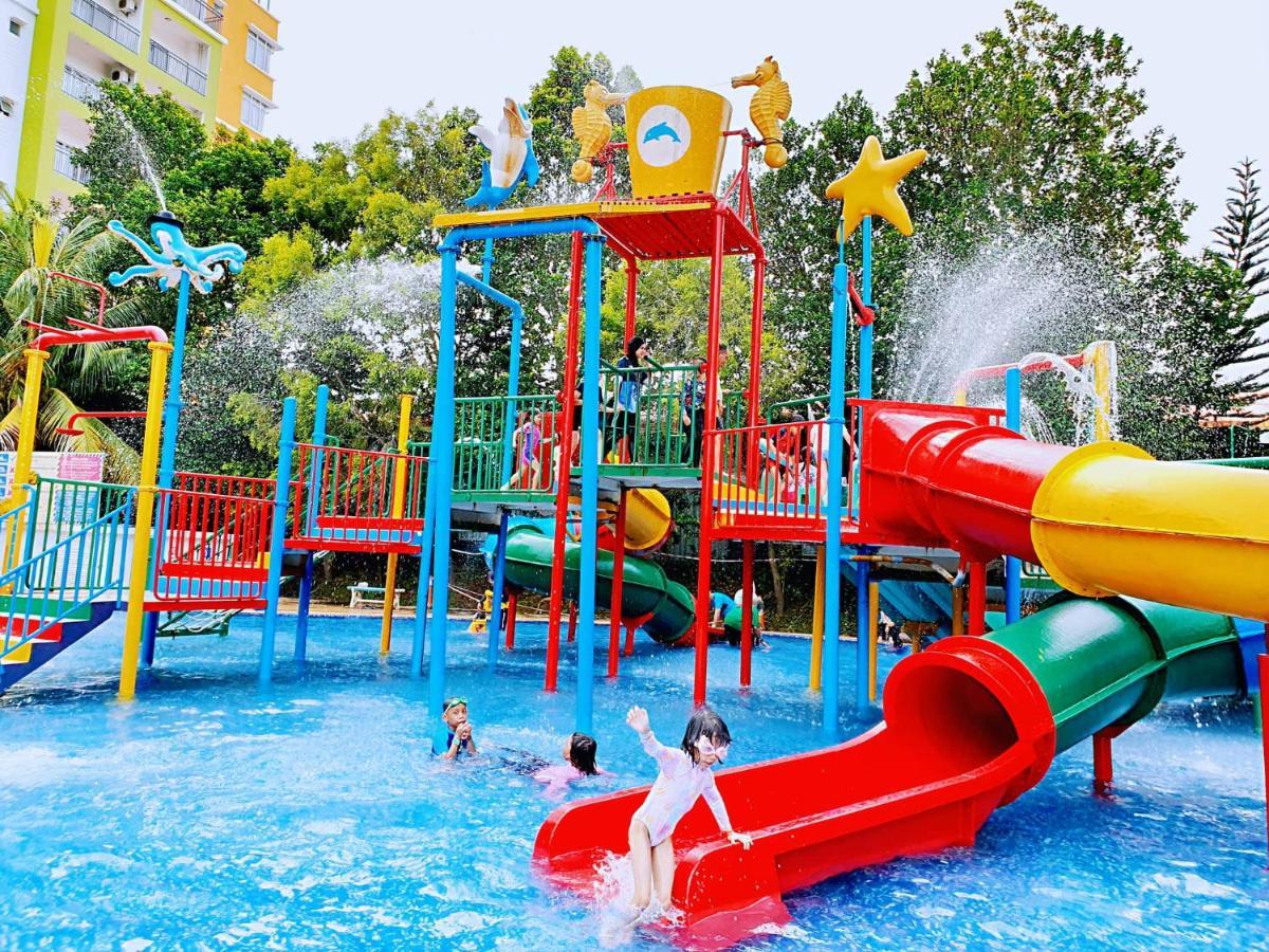 Melaka Top Largest Waterpark Resort - By Youbnb Homestay Melaka Bagian luar foto