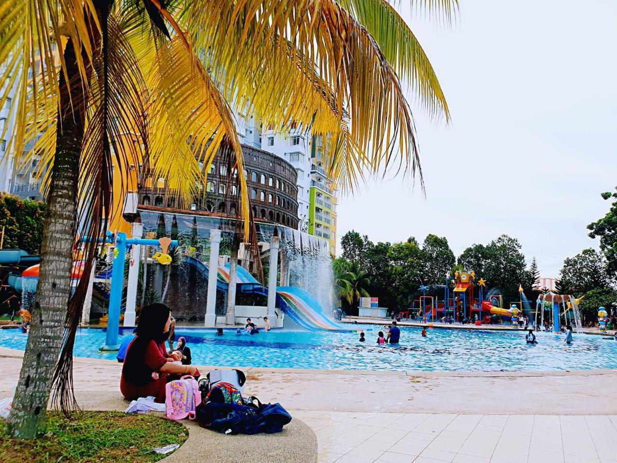 Melaka Top Largest Waterpark Resort - By Youbnb Homestay Melaka Bagian luar foto