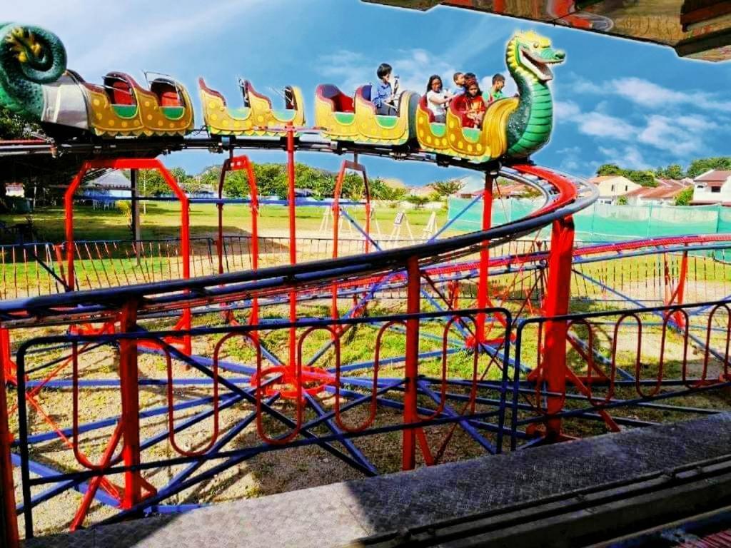 Melaka Top Largest Waterpark Resort - By Youbnb Homestay Melaka Bagian luar foto