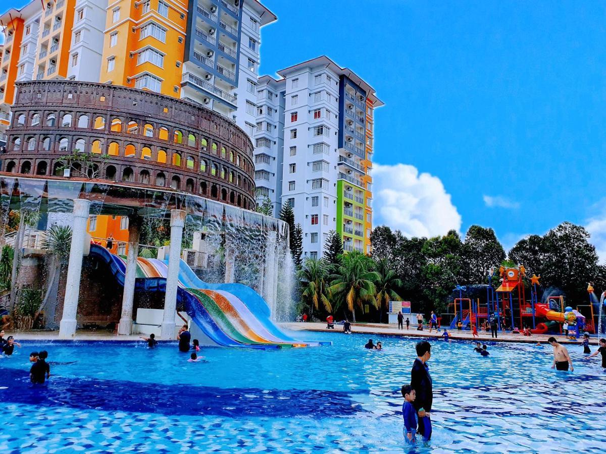 Melaka Top Largest Waterpark Resort - By Youbnb Homestay Melaka Bagian luar foto