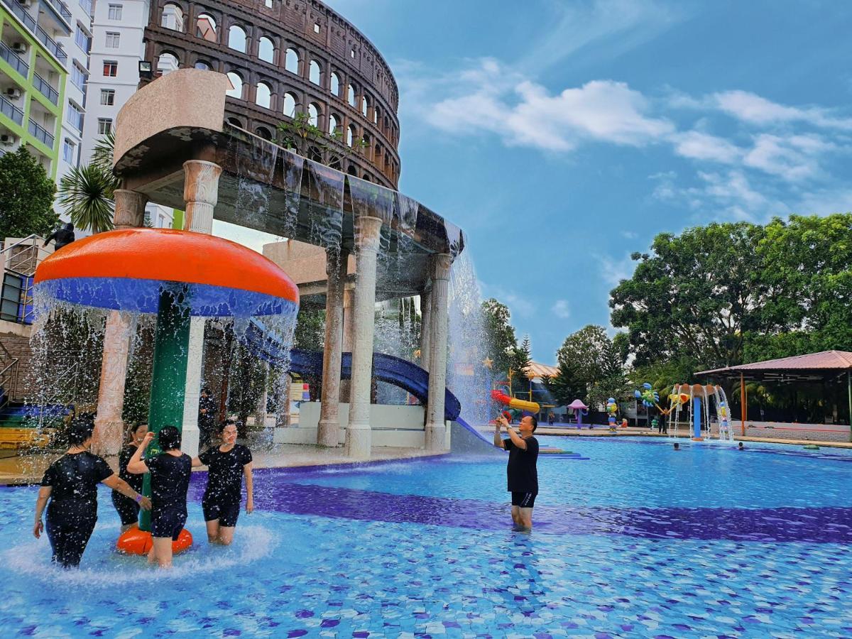 Melaka Top Largest Waterpark Resort - By Youbnb Homestay Melaka Bagian luar foto