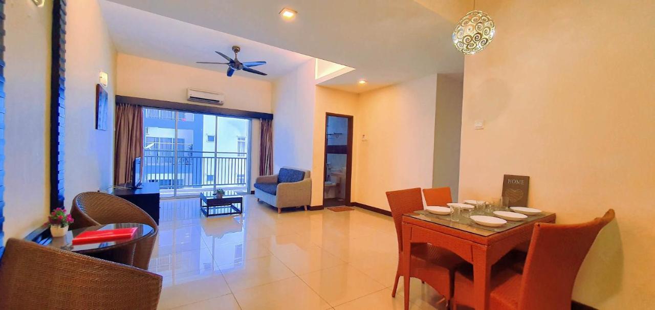 Melaka Top Largest Waterpark Resort - By Youbnb Homestay Melaka Bagian luar foto