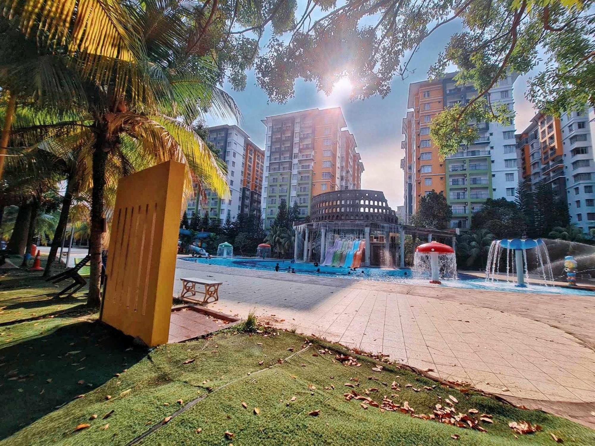 Melaka Top Largest Waterpark Resort - By Youbnb Homestay Melaka Bagian luar foto