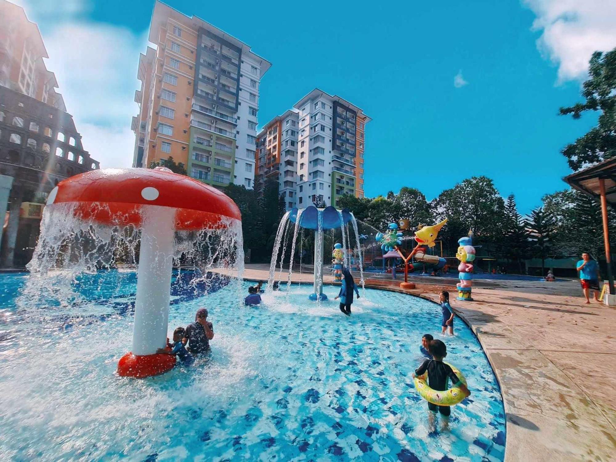 Melaka Top Largest Waterpark Resort - By Youbnb Homestay Melaka Bagian luar foto